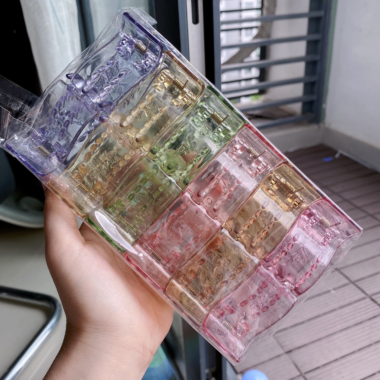 Set 12 kẹp càng cua trong suốt - giao màu ngẫu nhiên