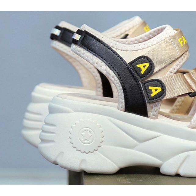 Giày Sandal Đế Dày Kiểu Dáng Thể Thao Năng Động