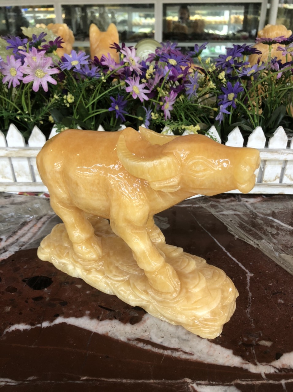Tượng con Trâu giáp phong thủy đá ngọc hoàng long trang trí phòng khách, bàn làm việc - Dài 20 cm