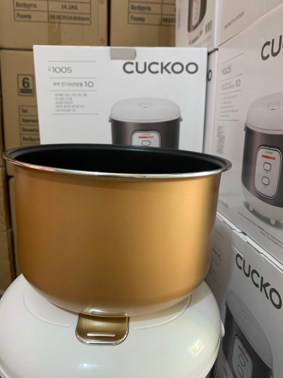 Nồi cơm điện Cuckoo CR-1005 (Lòng Nồi Chống Dính Dung Tích 1.8L - Công Suất 700W - Điều Khiển Nút Bấm Cơ) - Hàng chính hãng