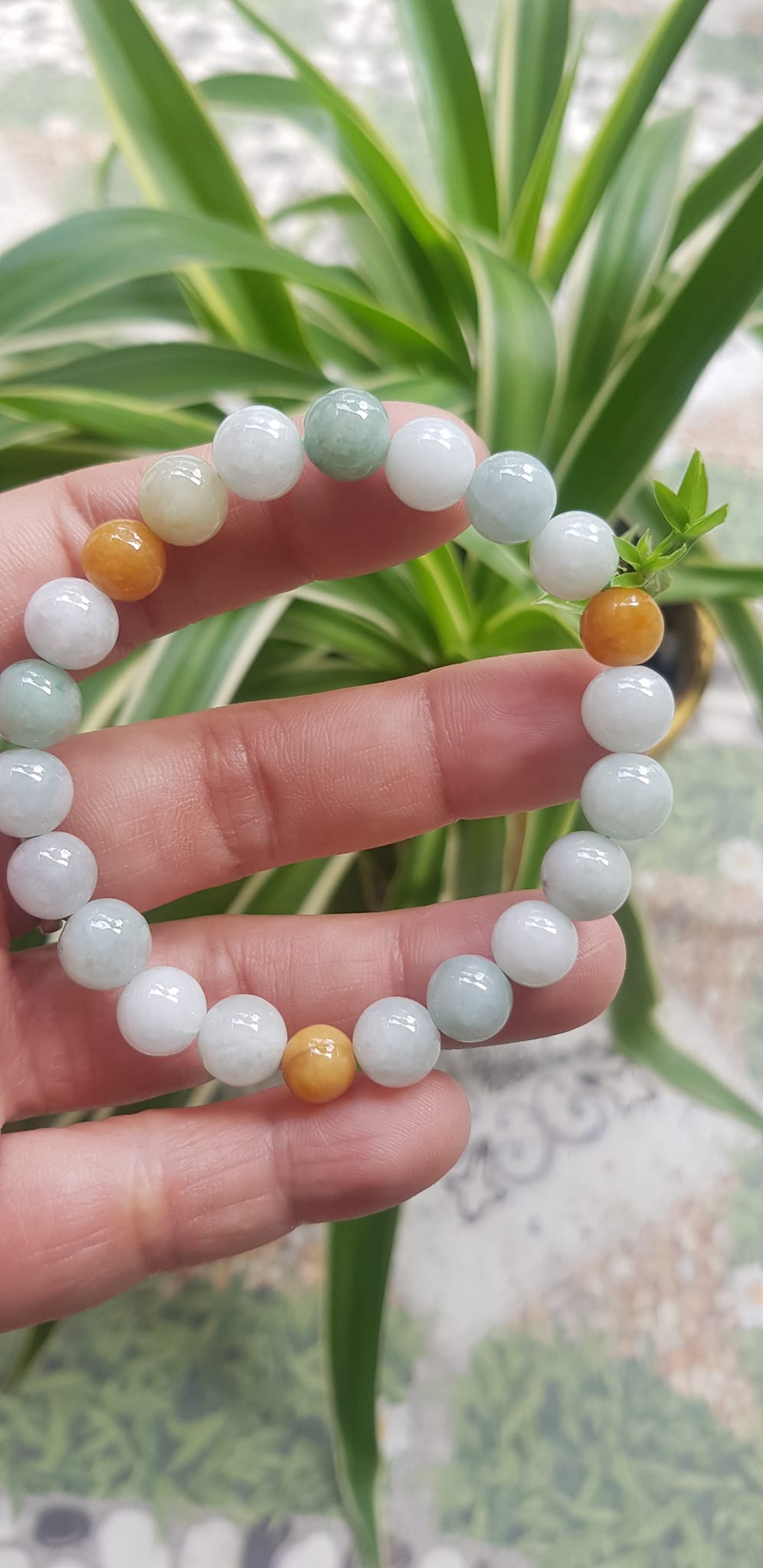 Vòng chuỗi đá Cẩm Thạch tự nhiên trắng huyết tam tài 8mm bóng đẹp Màu trắng bóng xanh vàng nữ đeo rất xinh đẹp xinh tay may mắn Vòng đá cẩm thạch tự nhiên tốt cho sức khoẻ công việc ạ
