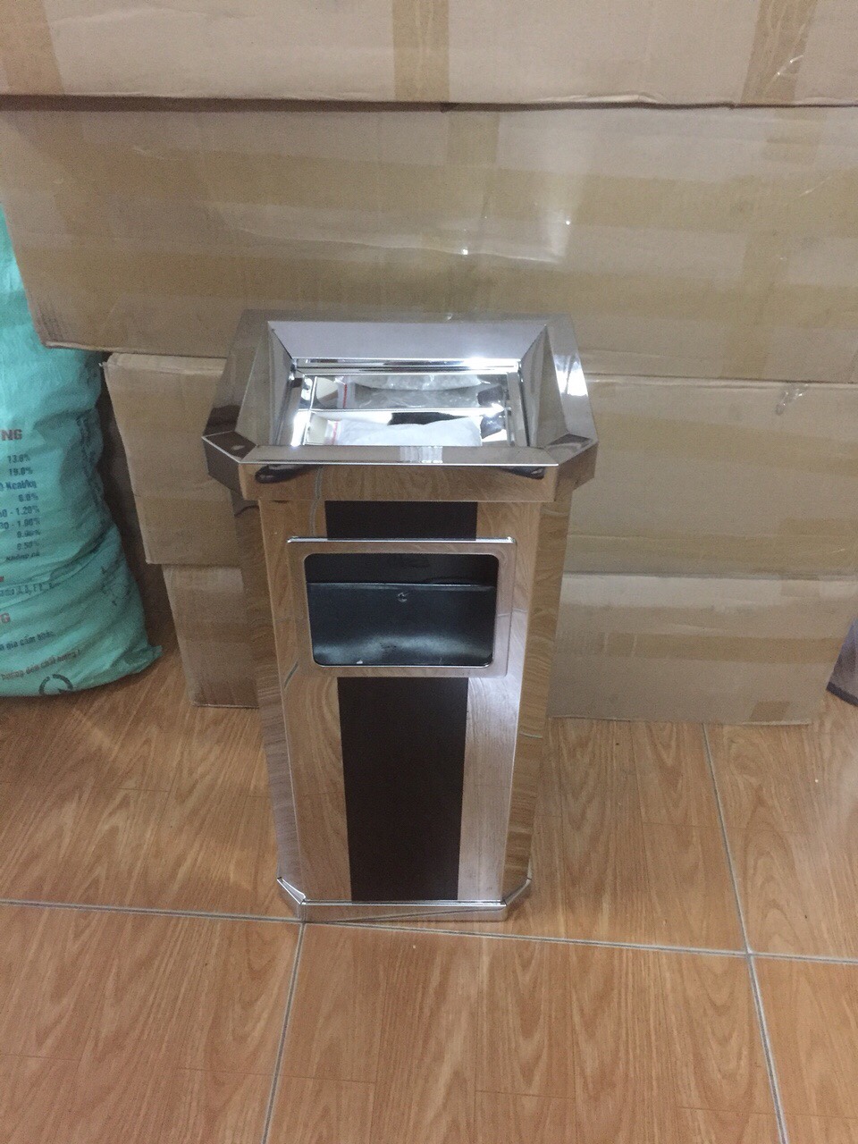 Thùng Rác Inox Gạt Tàn Vuông A61 - 320x260x650H