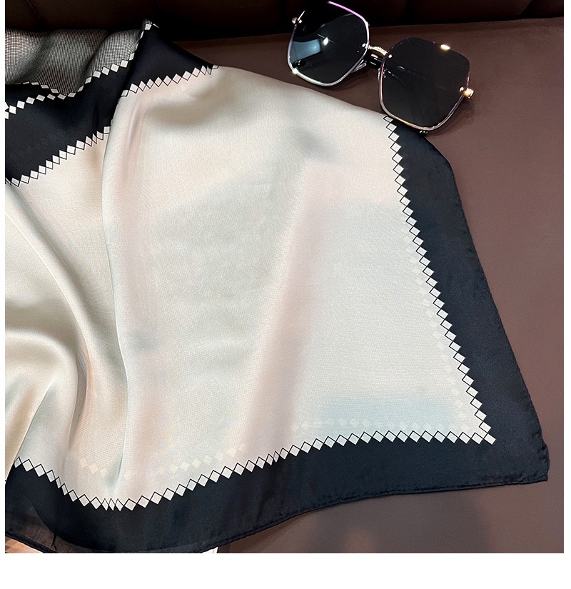 KHĂN CHOÀNG LỤA DÁNG DÀI CỰC SANG PHONG CÁCH TÂY ÂU SANG XỊN MỊN MÃ 09