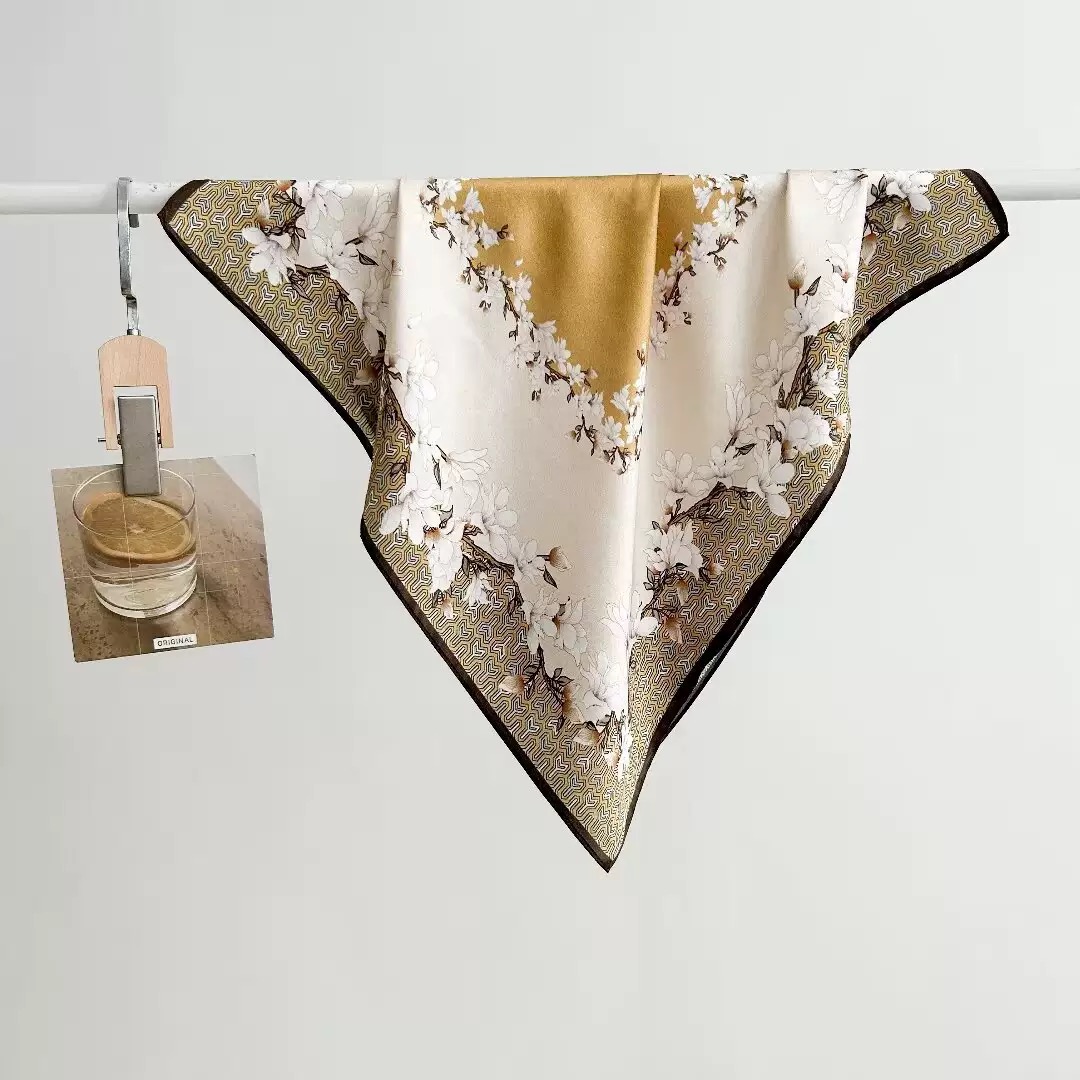 KHĂN QUÀNG CỔ LỤA HÌNH VUÔNG SANG TRỌNG THỜI TRANG MÃ 04