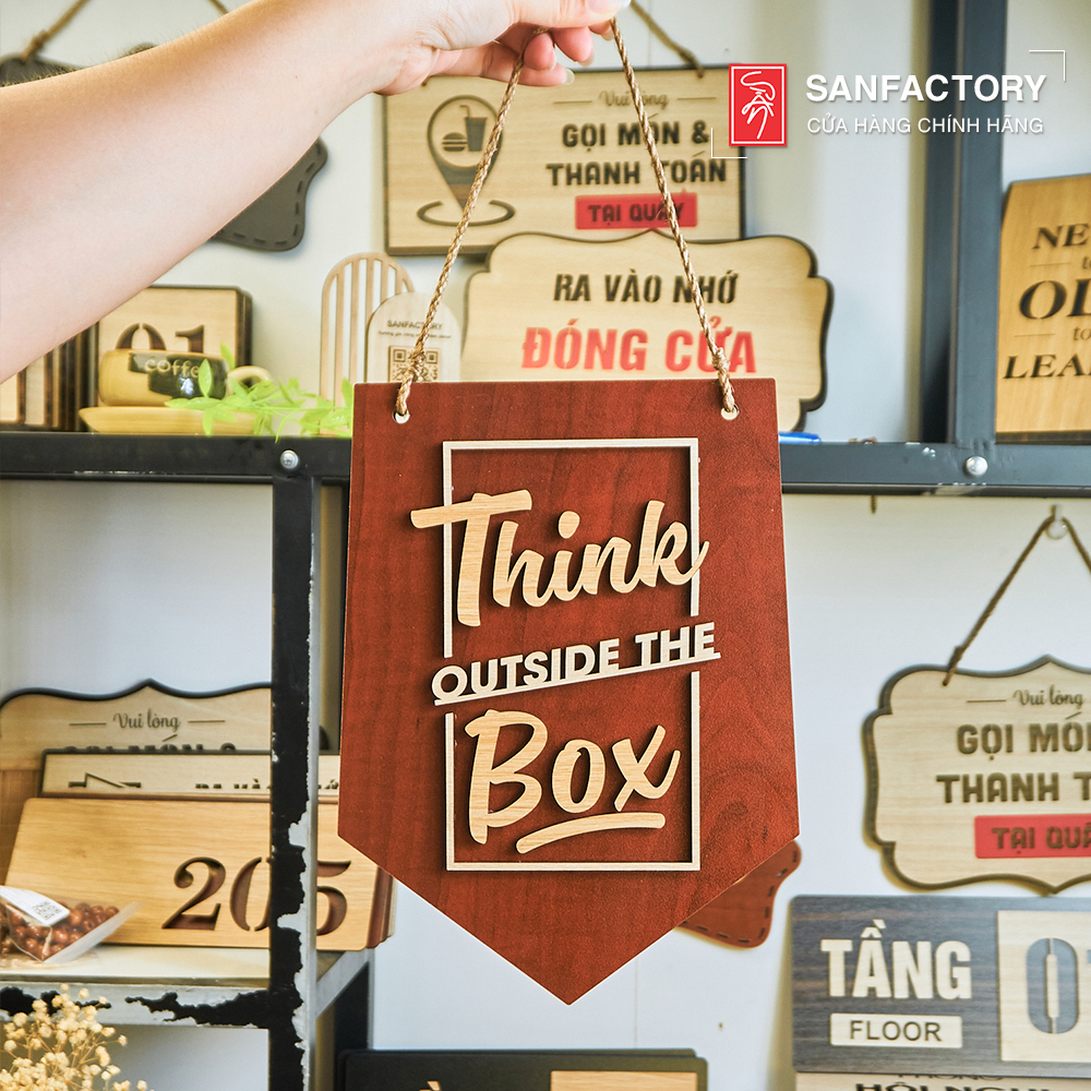 Bảng gỗ treo tường trang trí, Slogan Think Outside The Box, Decor Phong Cách Vintage cho Homestay, khách sạn, nhà hàng