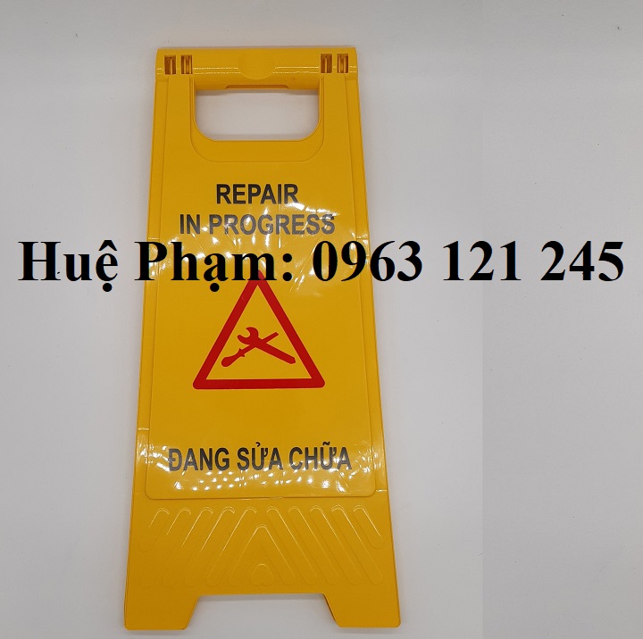 Biển cảnh báo chữ A đang sửa chữa