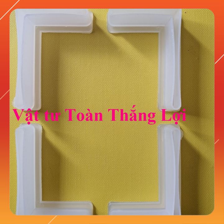 Chân nhựa kệ Sắt V lỗ đa năng