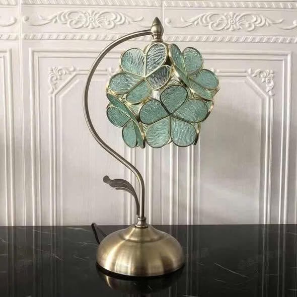 Đèn bàn cánh hoa Tiffany cổ điển sang trọng. hàng chính hãng