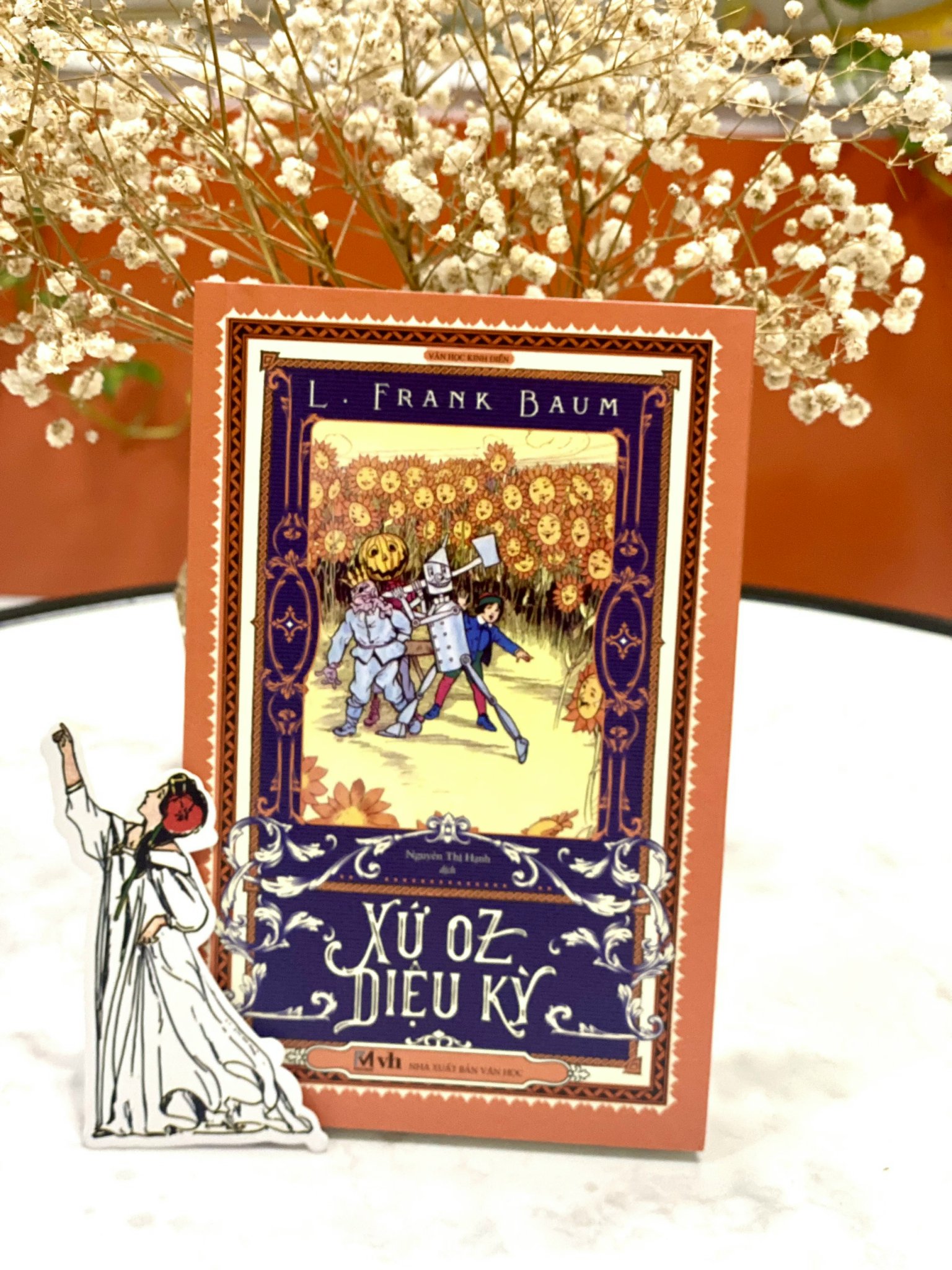 Xứ Oz diệu kỳ - Tác giả L.Frank Baum (Bản dịch mới, tặng 1 bookmark bế hình nhân vật)