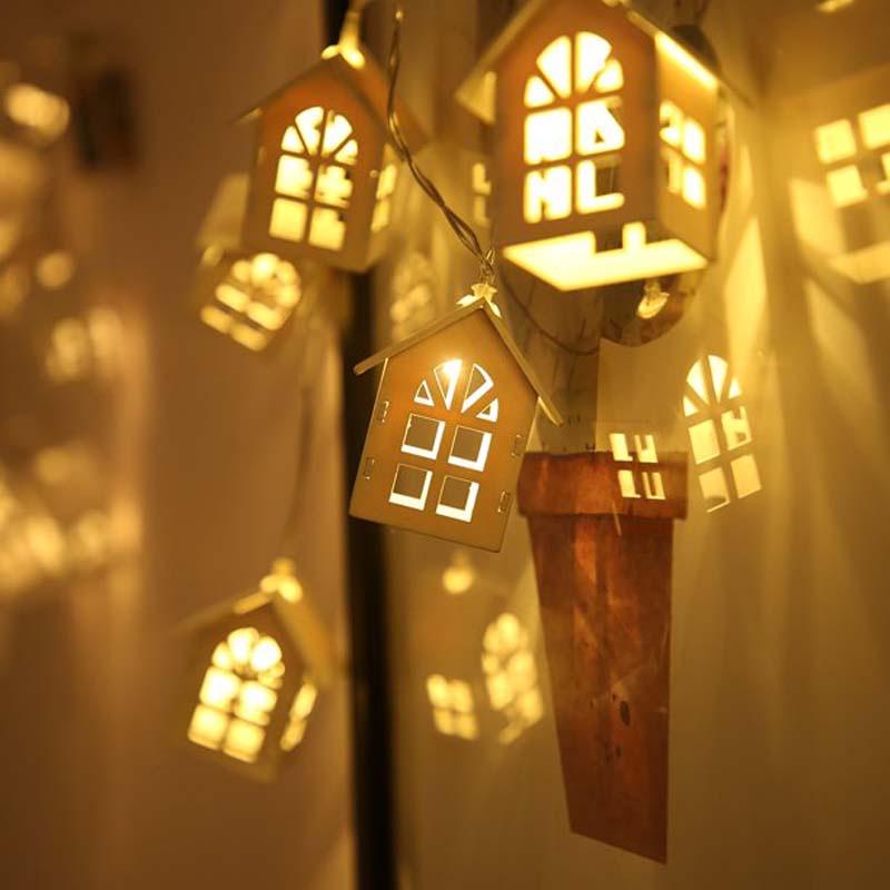 Dây đèn LED có mặt dây hình ngôi nhà gỗ dùng trang trí