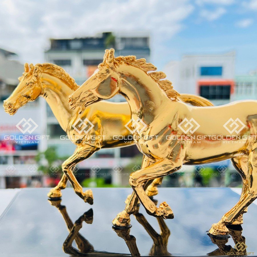 Tượng Song mã tự do