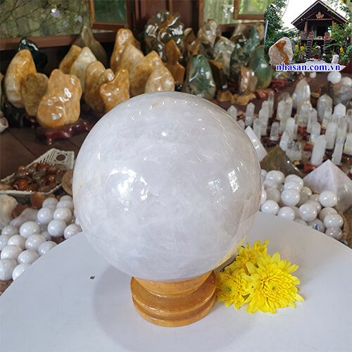 Quả cầu phong thủy đá thạch anh trắng tự nhiên Việt Nam QC691 nặng 8.1kg đường kính 18cm – vật phẩm trang trí