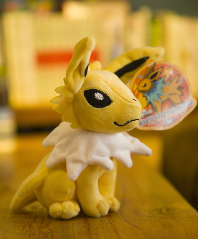 Gấu Bông Pokemon Eevee (Eevui) Jolteon Hệ Điện (20Cm---30Cm) Hàng Chính Hãng Pokemon Nguyên Tem Nguyên Tag (Tặng Kèm 1 Ví Da 12 Ngăn Đựng Thẻ ATM, CCCD)