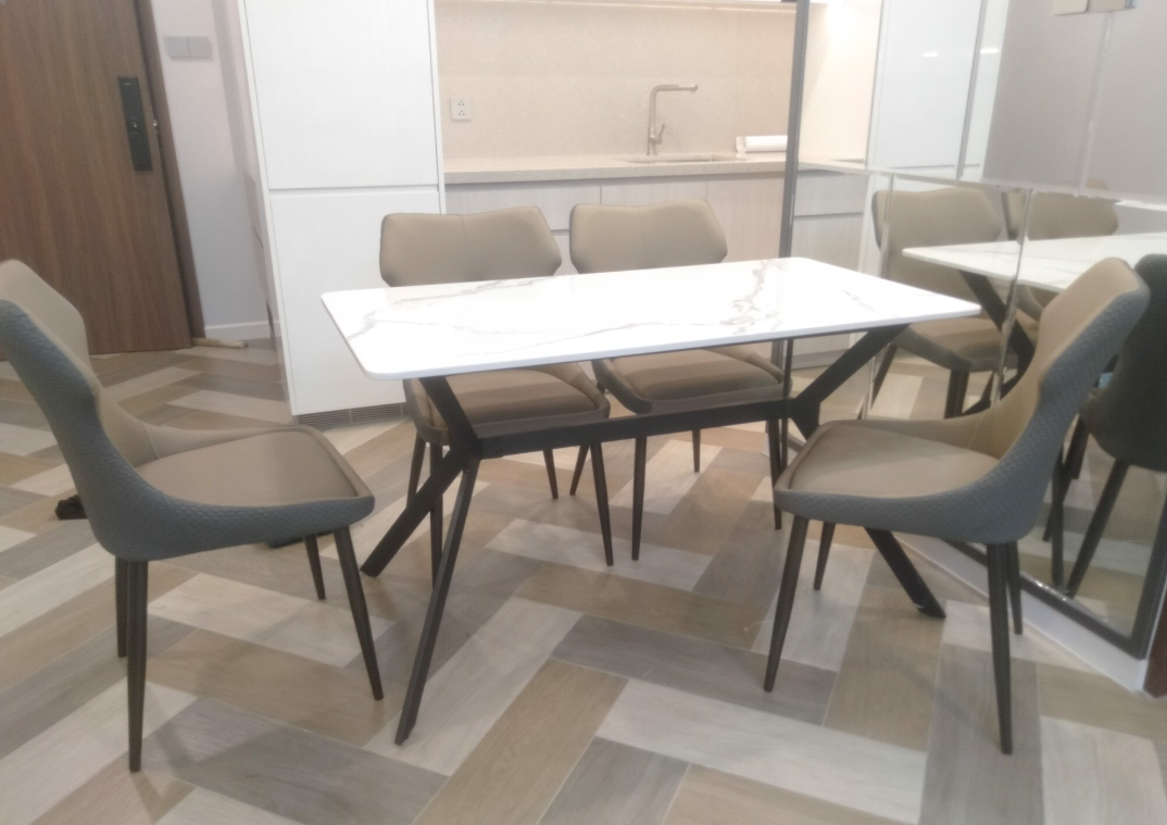 Bàn ăn mặt đá cẩm thạch Juno Sofa chân xương cá hiện đại