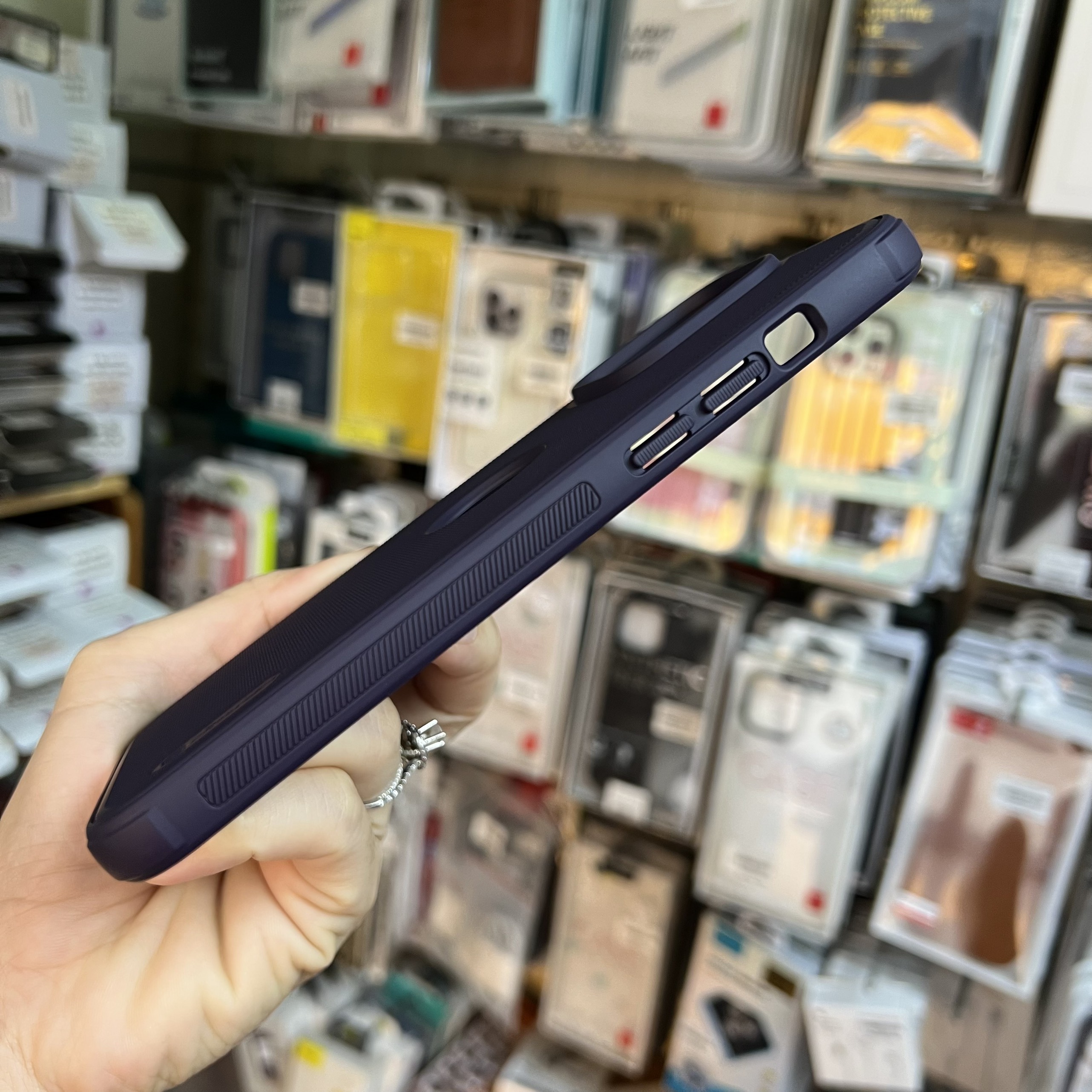 Ốp lưng Nillkin Frosted Shield dành cho iPhone 14 Pro màu tím - hàng chính hãng