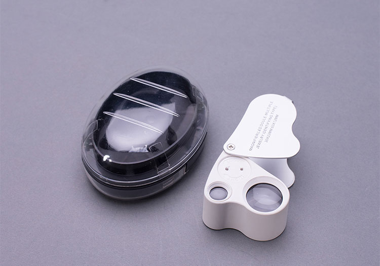 Kính lúp cầm tay có đèn 30X-60X Version 2 (Màu trắng) - Tặng kèm đèn led cắm cổng USB mini