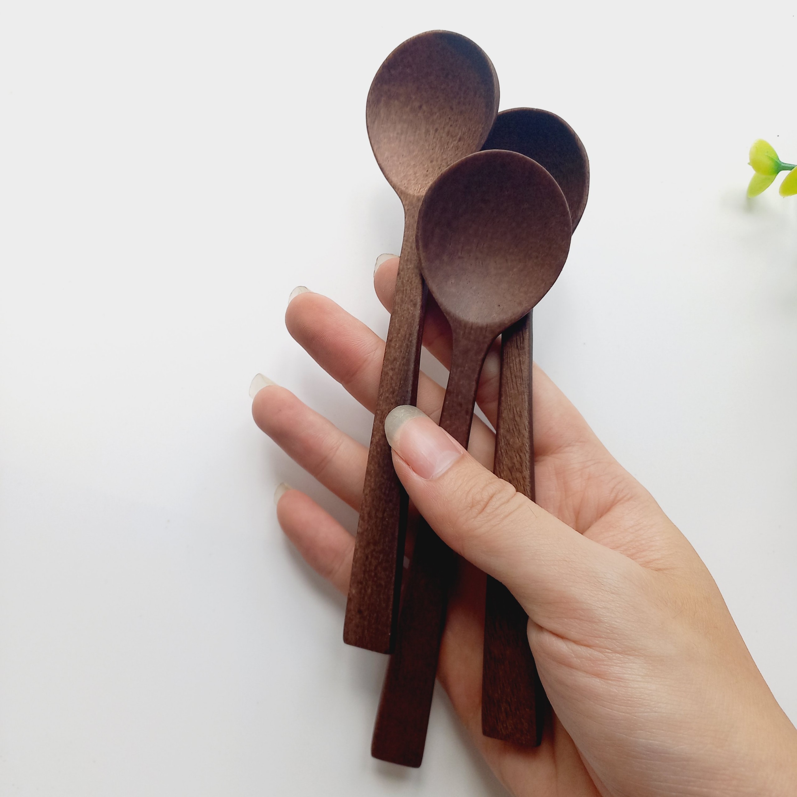 Thìa Gỗ Keo Màu Óc Chó Miệng Tròn Cán Dài Đẹp, Cho Ăn Cơm, Súp, Sữa Chua, Decor Chụp Ảnh