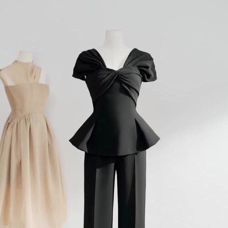 Áo peplum xoắn ngực trễ vai có 2 màu có size