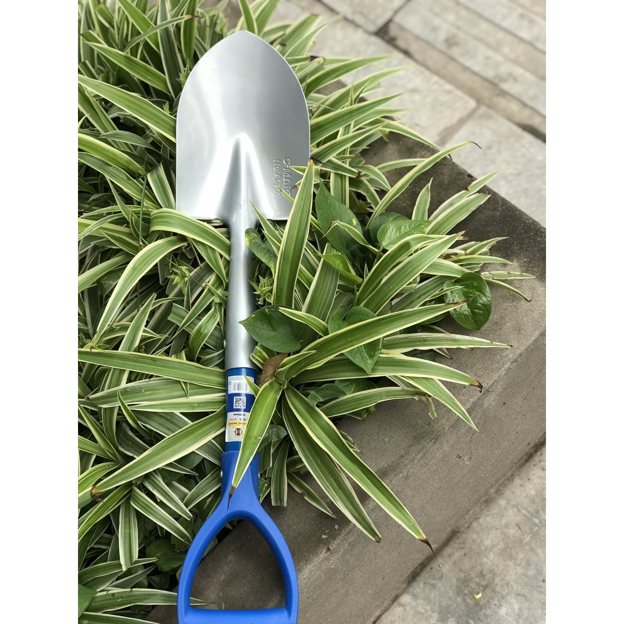 Xẻng làm vườn C-mart A0702 dài 63cm tặng găng tay cao su làm vườn chuyên nghiệp