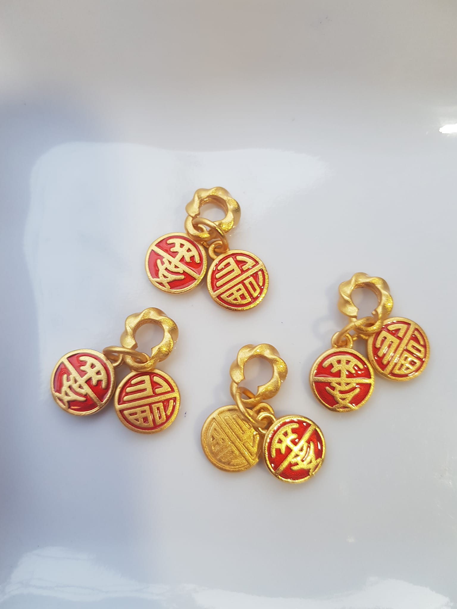Phụ Kiện Nữ Charm vòng đeo tay xinh Hình 2 đồng tròn đỏ kiểu may mắn các chị em phối vào vòng tay của mình ạ Size đồng tròn kiểu size ngang 10mm x dầy 2mm ạ