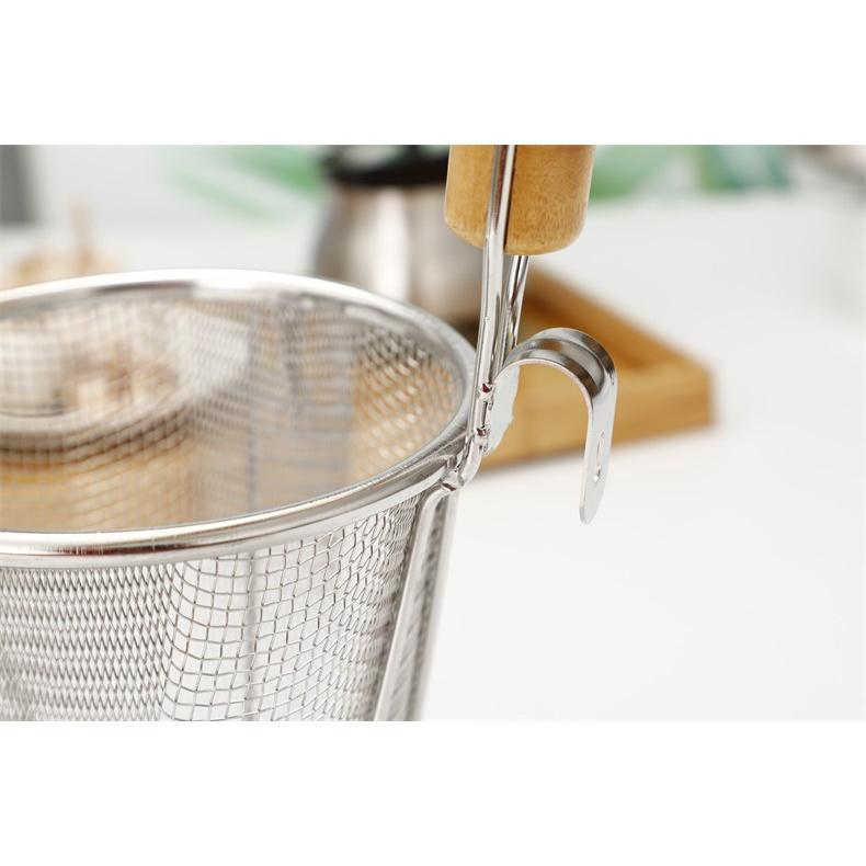 Dụng cụ nhúng phở, bún inox cán gỗ tiện dụng