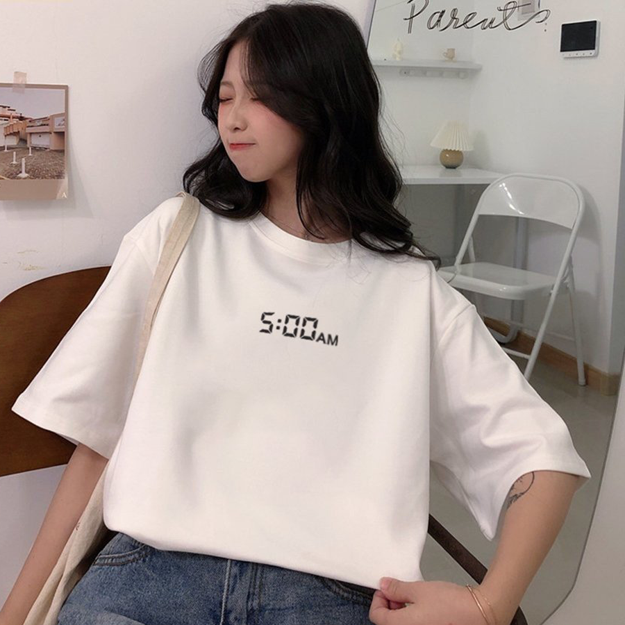Áo Thun Nữ Tay Lỡ Màu Xanh Rêu In Số 5h Sáng AM Áo Phông Nữ Đẹp Local Brand DLX