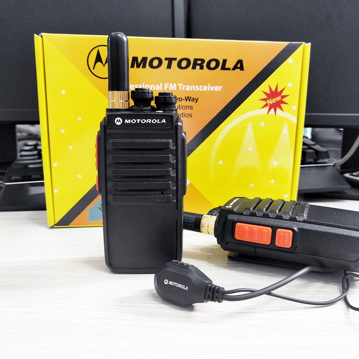 Bộ đàm Motorola XPR-700 Plus | Phiên bản Ăngten rút gọn - Hàng nhập khẩu