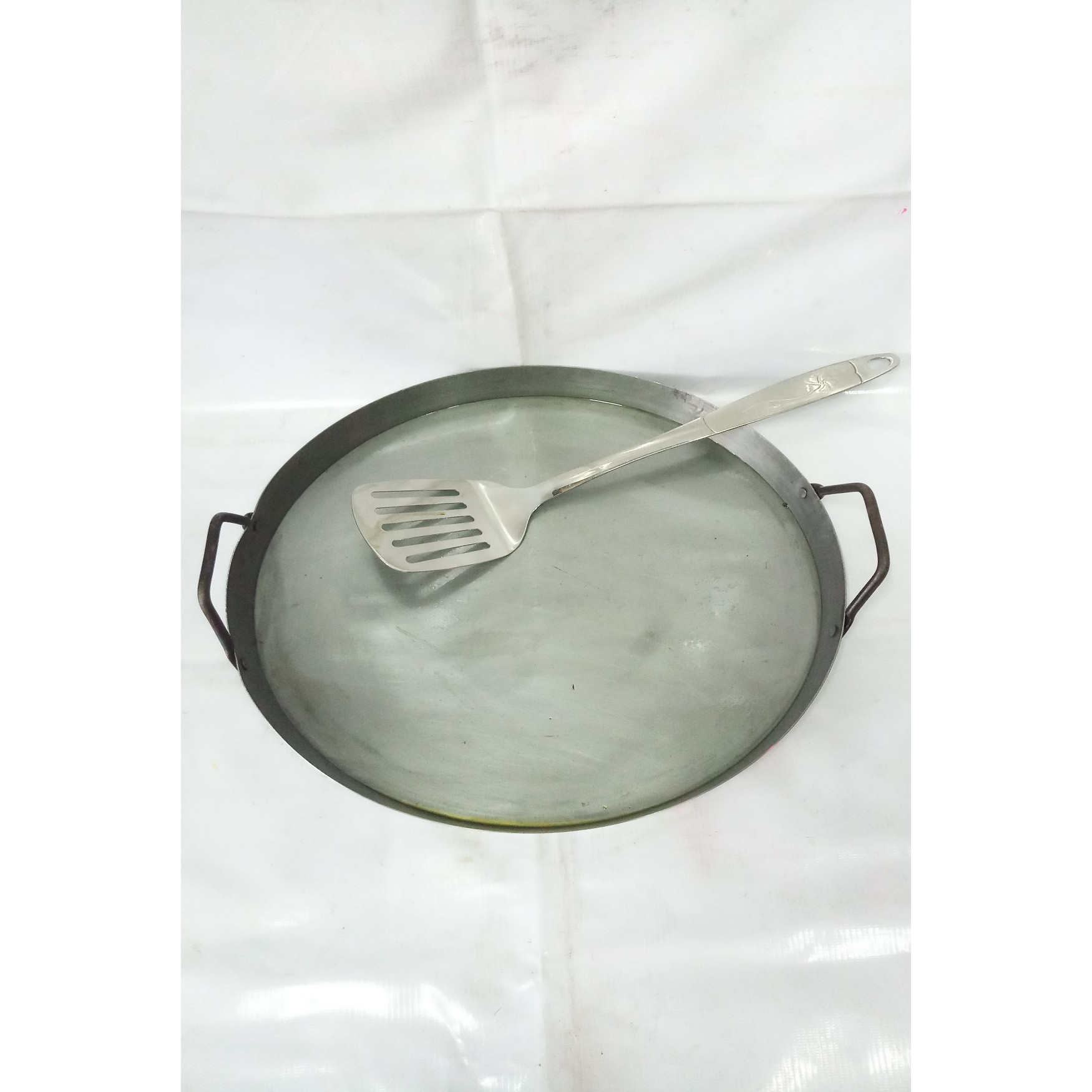 COMBO 1 CHẢO THÉP HAI QUAI CHIÊN BÁNH BỘT,CHIÊN CƠM,CHIÊN NUI,MÌ XÀO BÒ+ 1 SẠN LẬT RÃNH INOX CAO CẤP.