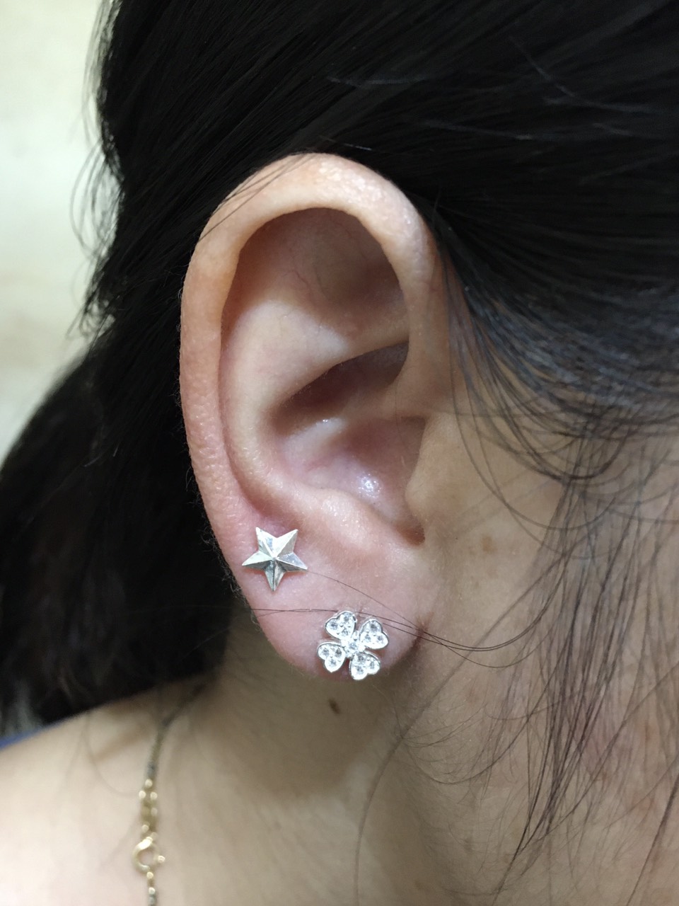 Khuyên tai nữ bạc cỏ Bốn Lá chốt đeo sát tai có thể đeo cho nam và nữ Bạc Quang Thản - QTBT111
