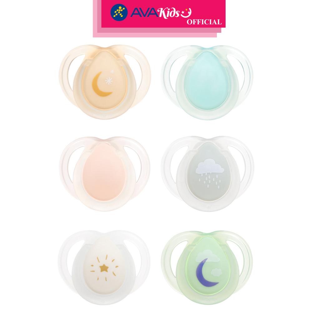 Bộ 2 ti ngậm TOMMEE TIPPEE dạ quang Night Time (0 - 6 tháng) - Màu ngẫu nhiên - Hàng Chính Hãng