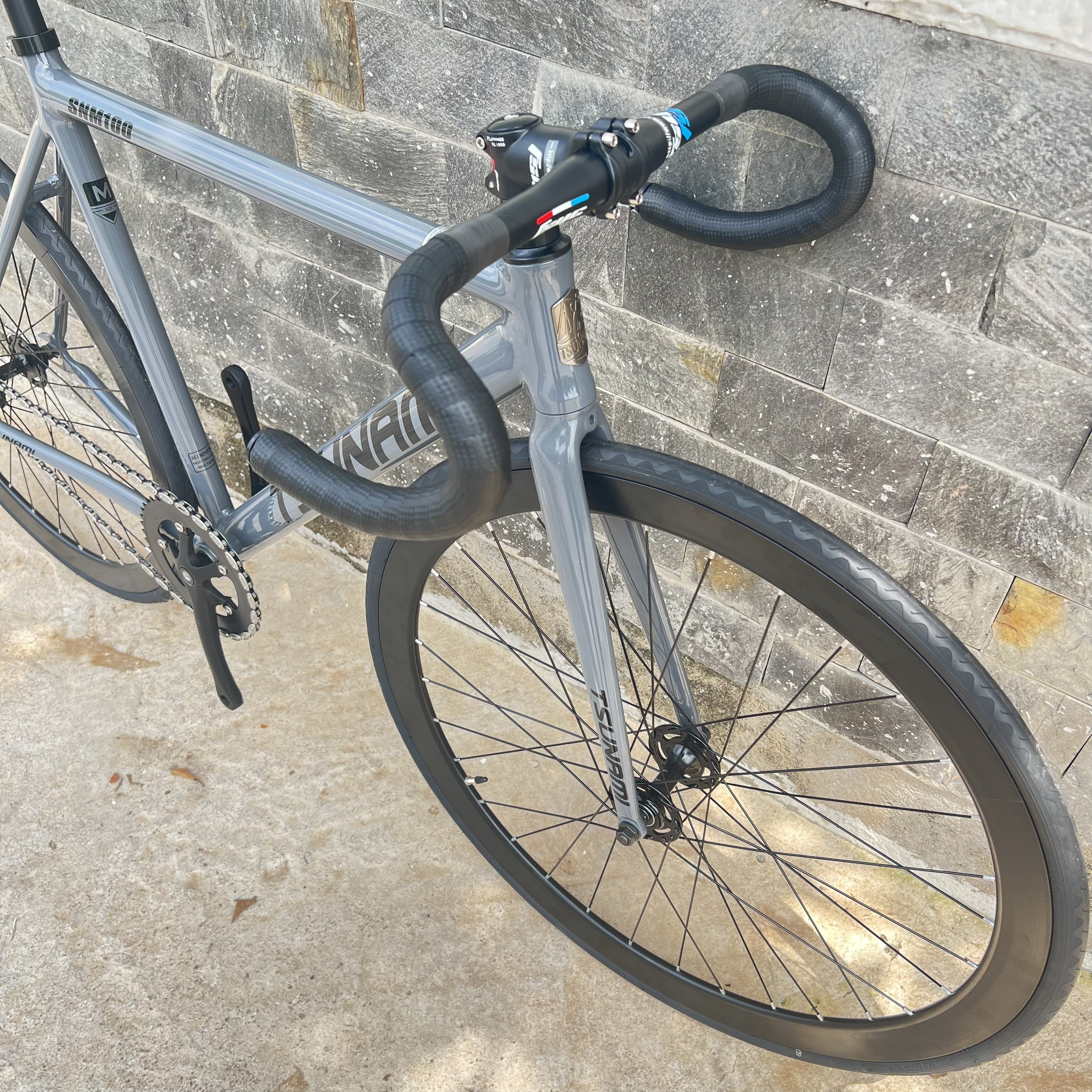 Xe đạp fixed gear TSUNAMI SNM100 cơ bản - Xám xi măng