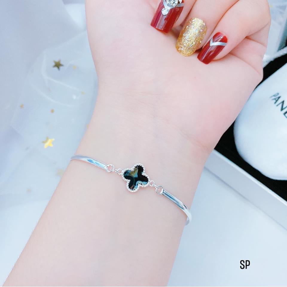 Lắc tay nữ SIÊU HOT vòng tay bạc nữ cỏ 4 lá sơn đen mặt thiết kê đọc lạ, mới nhất năm nay