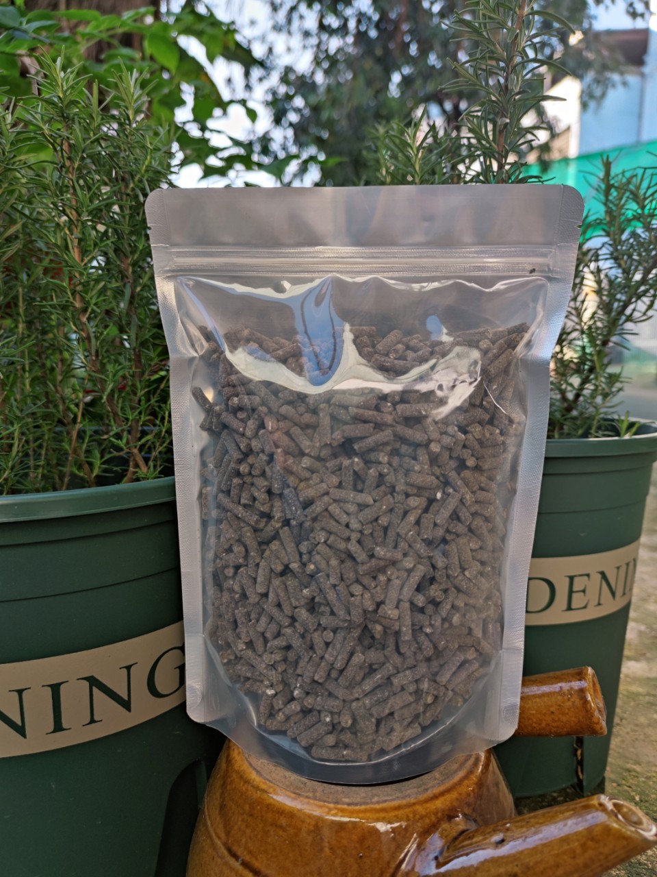 Gói 1kg - Phân đạm gà dạng viên nén cao cấp nhập khẩu từ Nhật Bản.