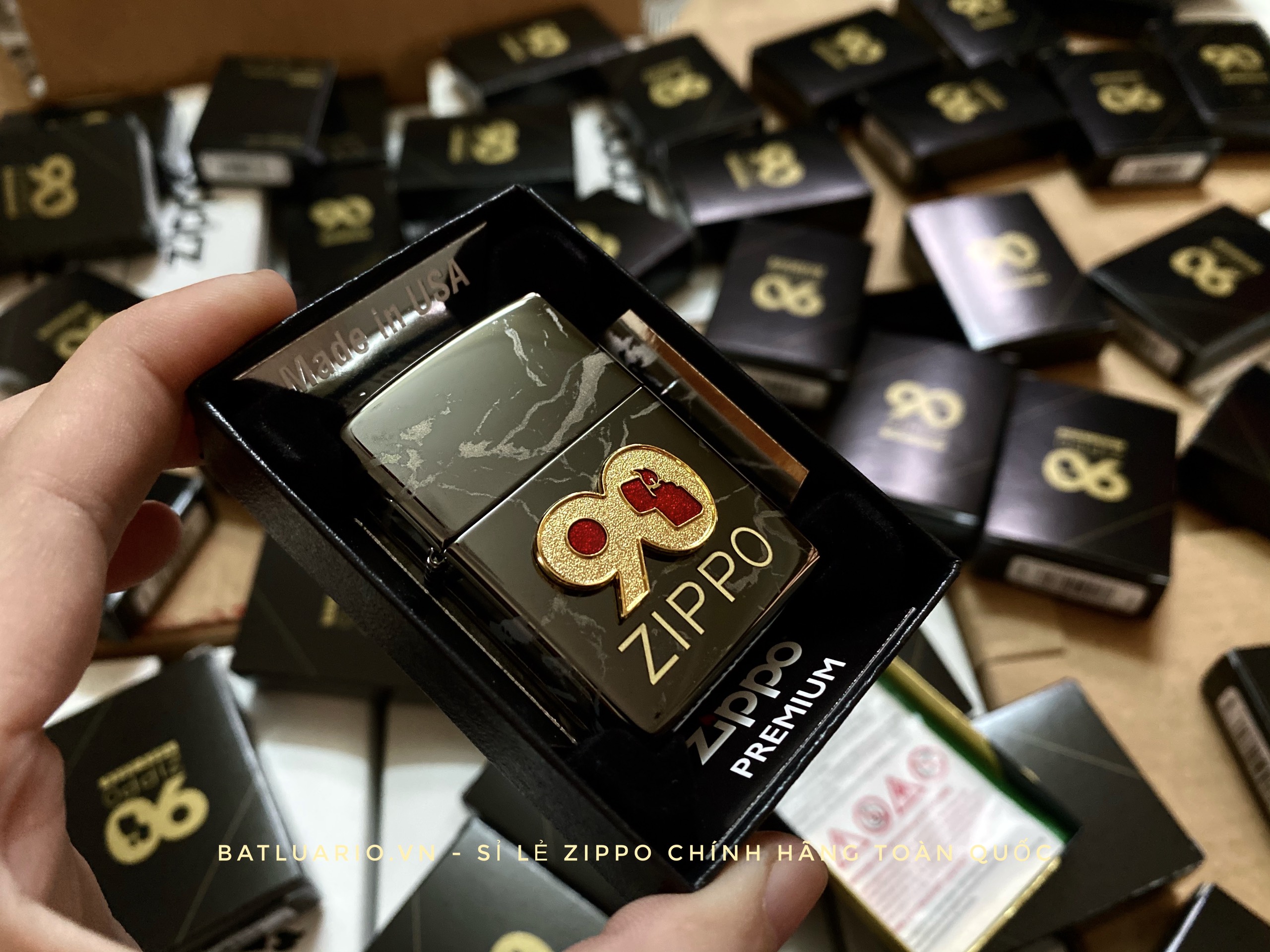 Bật Lửa Zippo Zippo 49864 – Zippo High Polish Black 90th Anniversary Commemorative