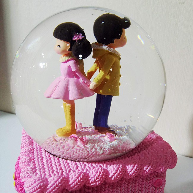 Hộp nhạc quả cầu cặp tình nhân