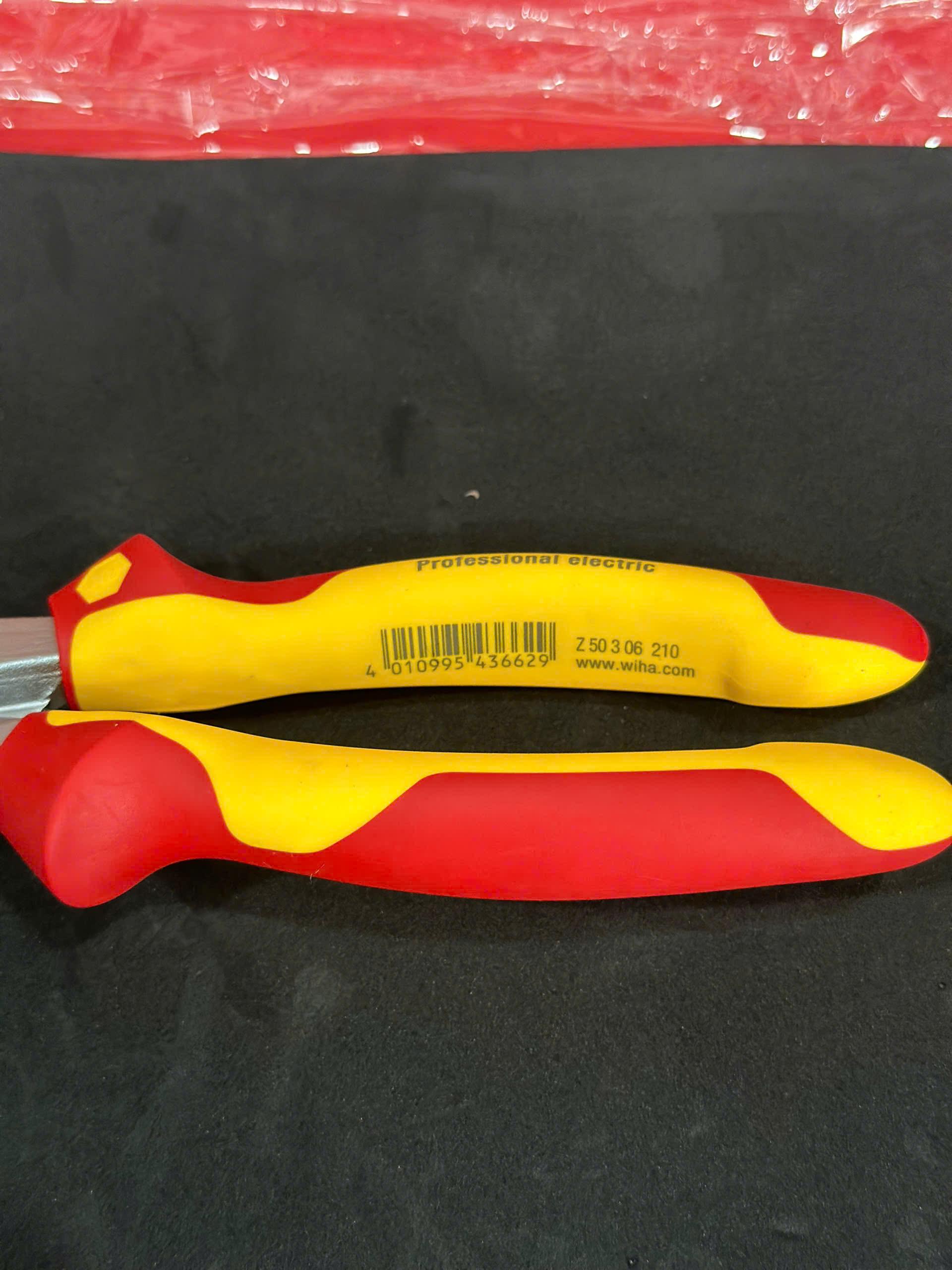 Bộ Kìm cắt cáp Wiha 43662 và Kìm cắt cộng lực Wiha 38191 cách điện 1000V.