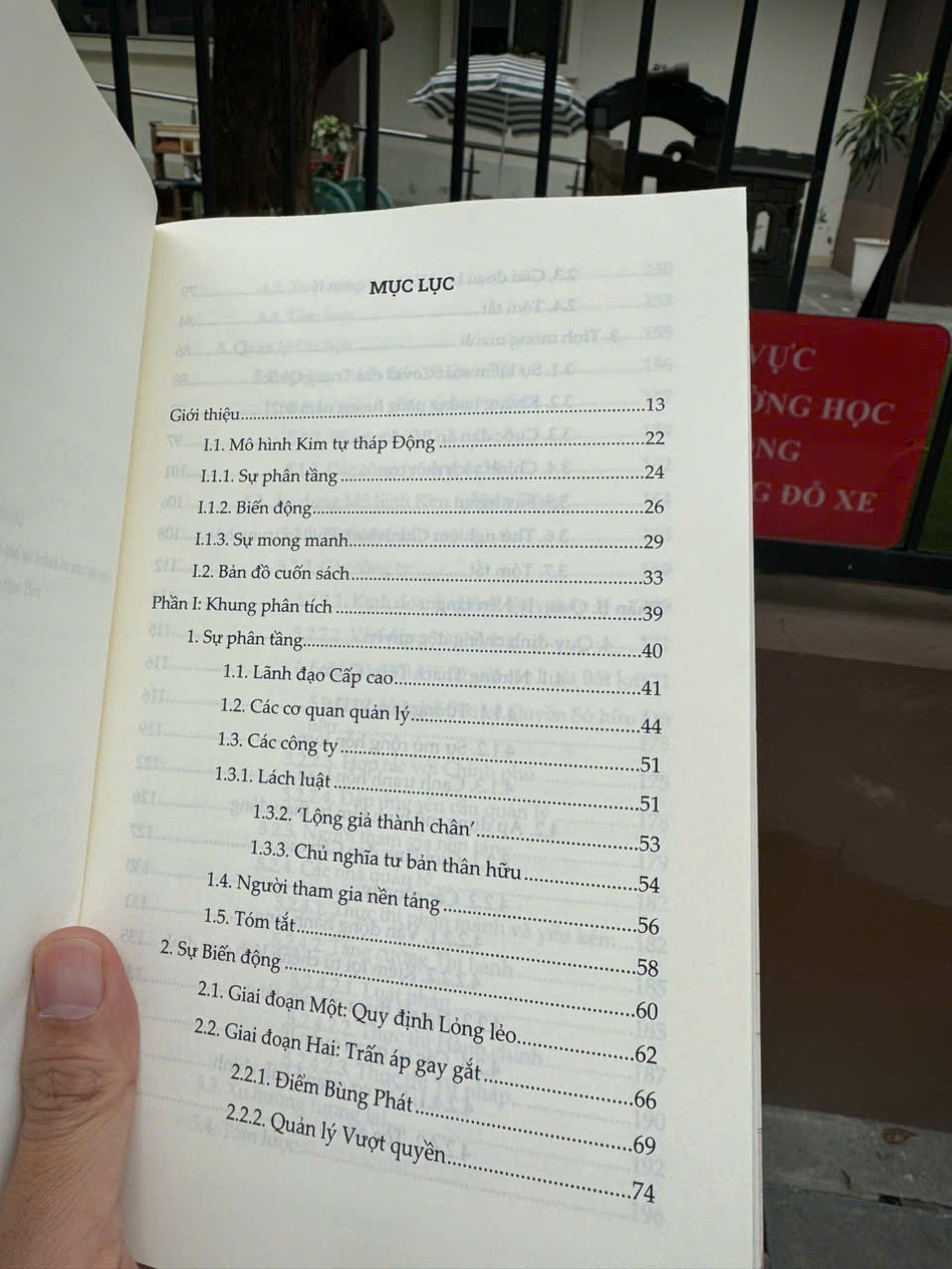 TRUNG QUỐC QUẢN LÝ BIG TECH VÀ NỀN KINH TẾ NHƯ THẾ NÀO - Angela Huyue Zhang - Phương Mạnh, Thiên Trang, Nghĩa Long, Linh Nga dịch - Lyceum