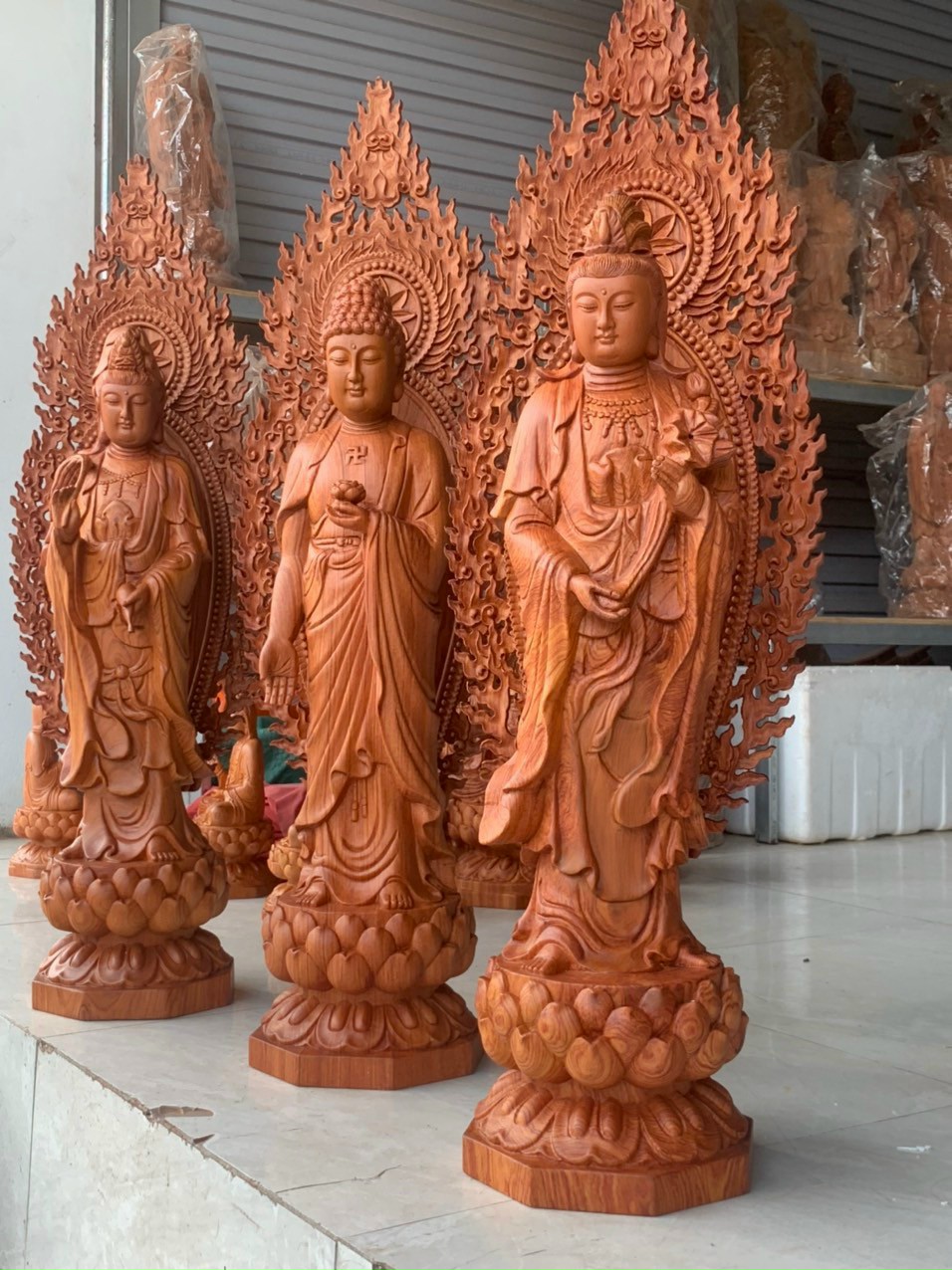 Bộ tương phật tam thánh tây phương bằng gỗ hương đá kt cao 50×15cm +lá chắn hào quang cao tổng 61cm