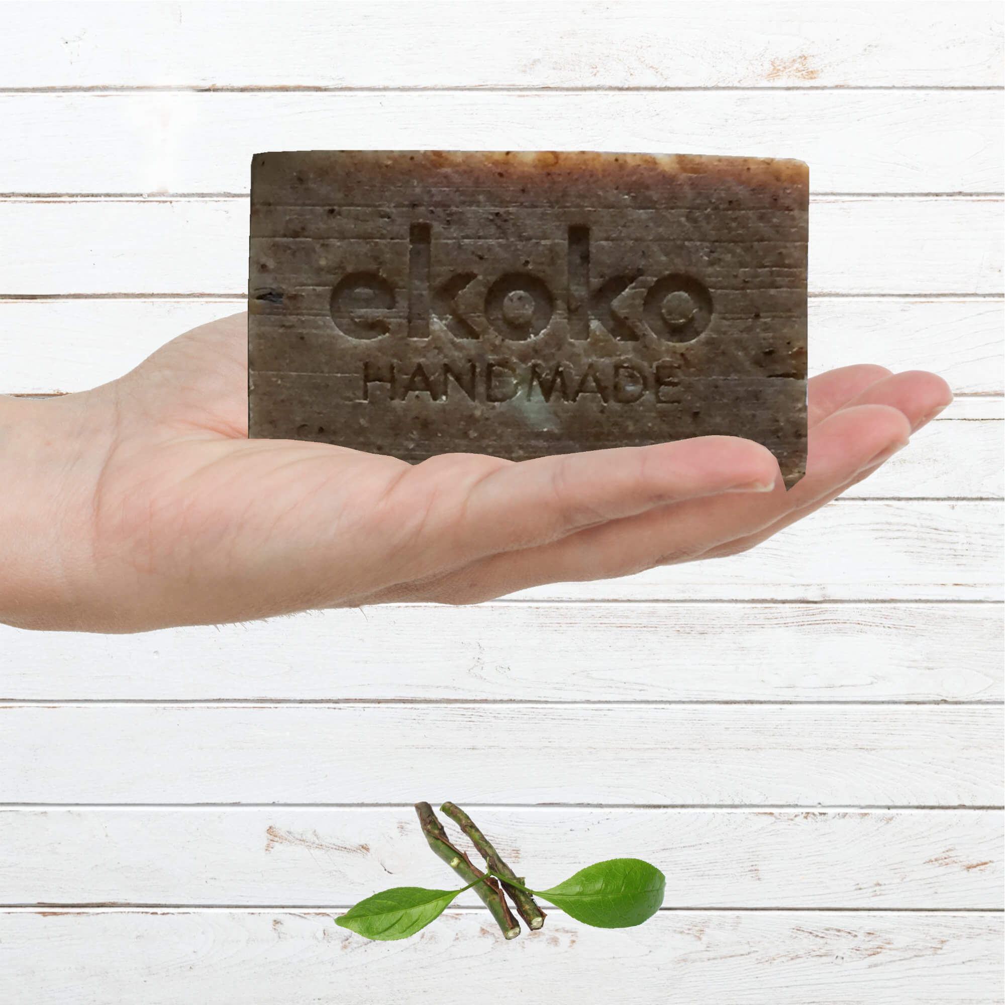 Xà phòng handmade Gỗ đàn hương ngừa mụn, giảm viêm da - ekoko Serene Sandalwood handmade soap 100g