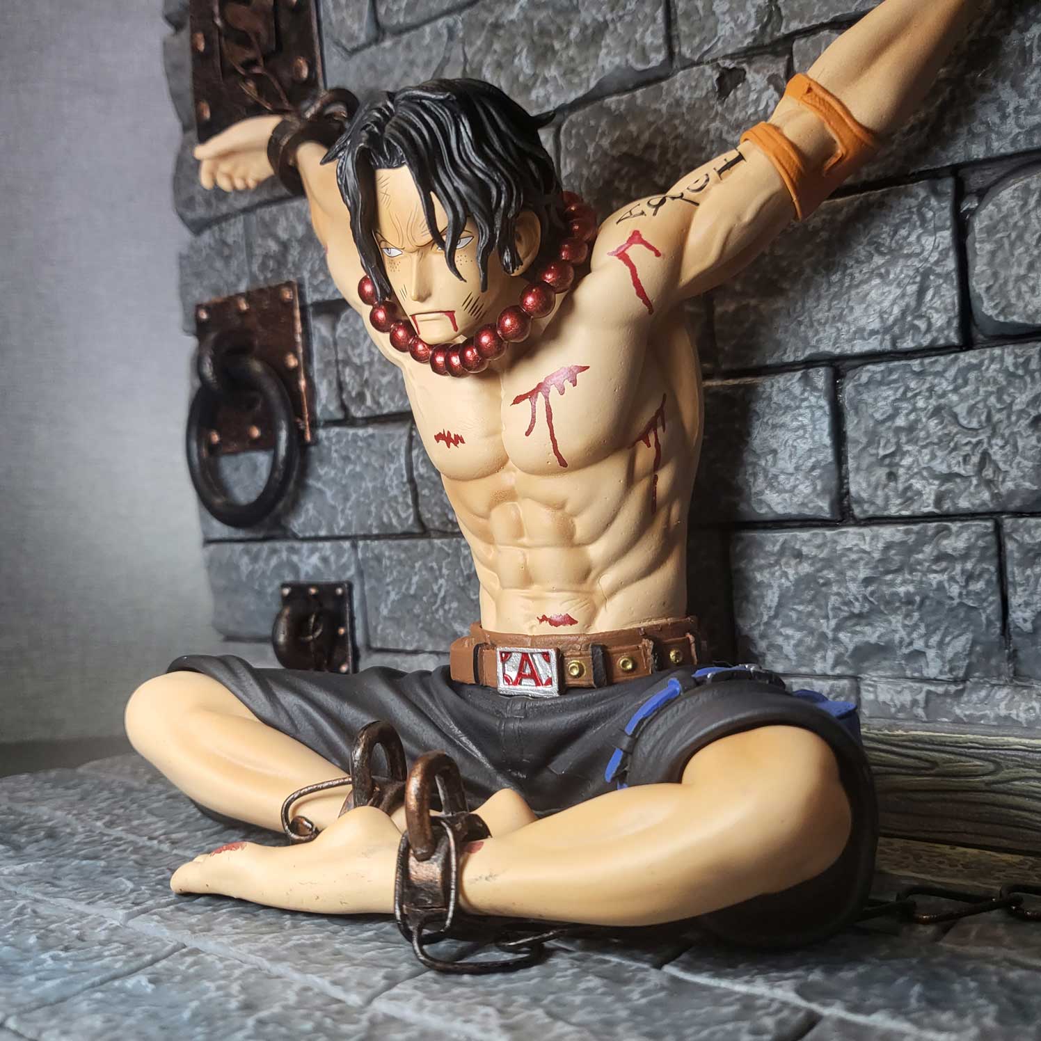 Mô hình ACE bị giam bắt 22 cm - One Piece