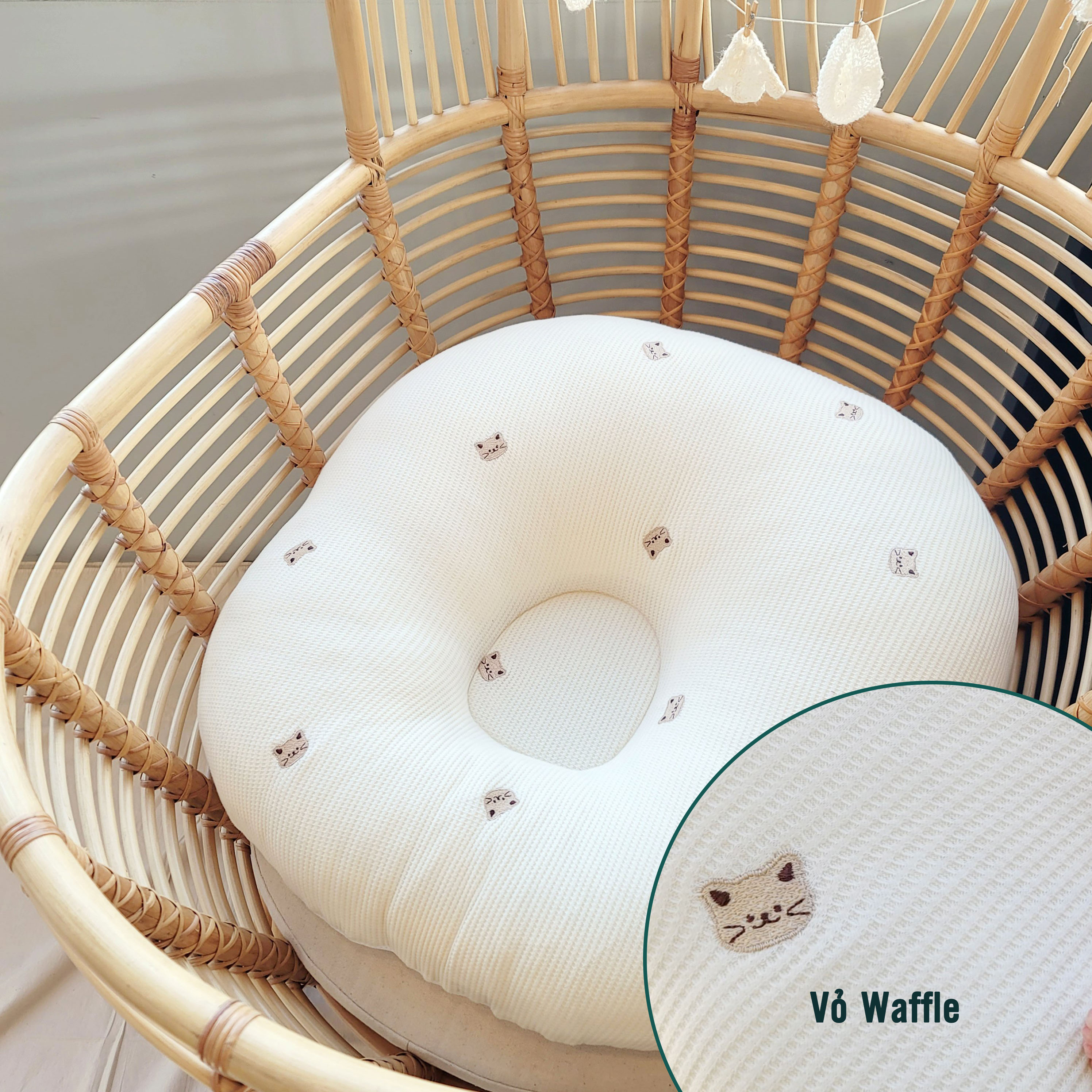 Gối chống trào ngược Rototo Bebe phiên bản giới hạn vỏ Airmesh Waffle thêu hoạ tiết mèo