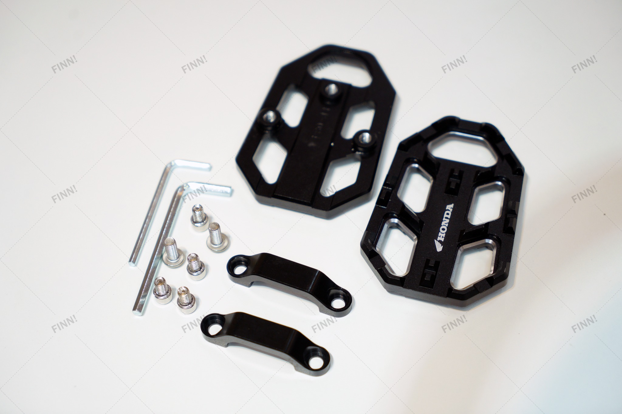 Để chân mở rộng CB500X