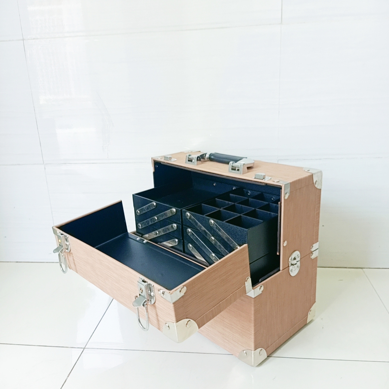 Hàng cao cấp loại 1 - Cốp đa năng Hana size 35x31x20cm chuyên nghiệp có khóa cao cấp bọc góc inox, 3 tầng 6 măm đựng mỹ phẩm, dụng cụ phun xăm, nối mi, đồ nail 