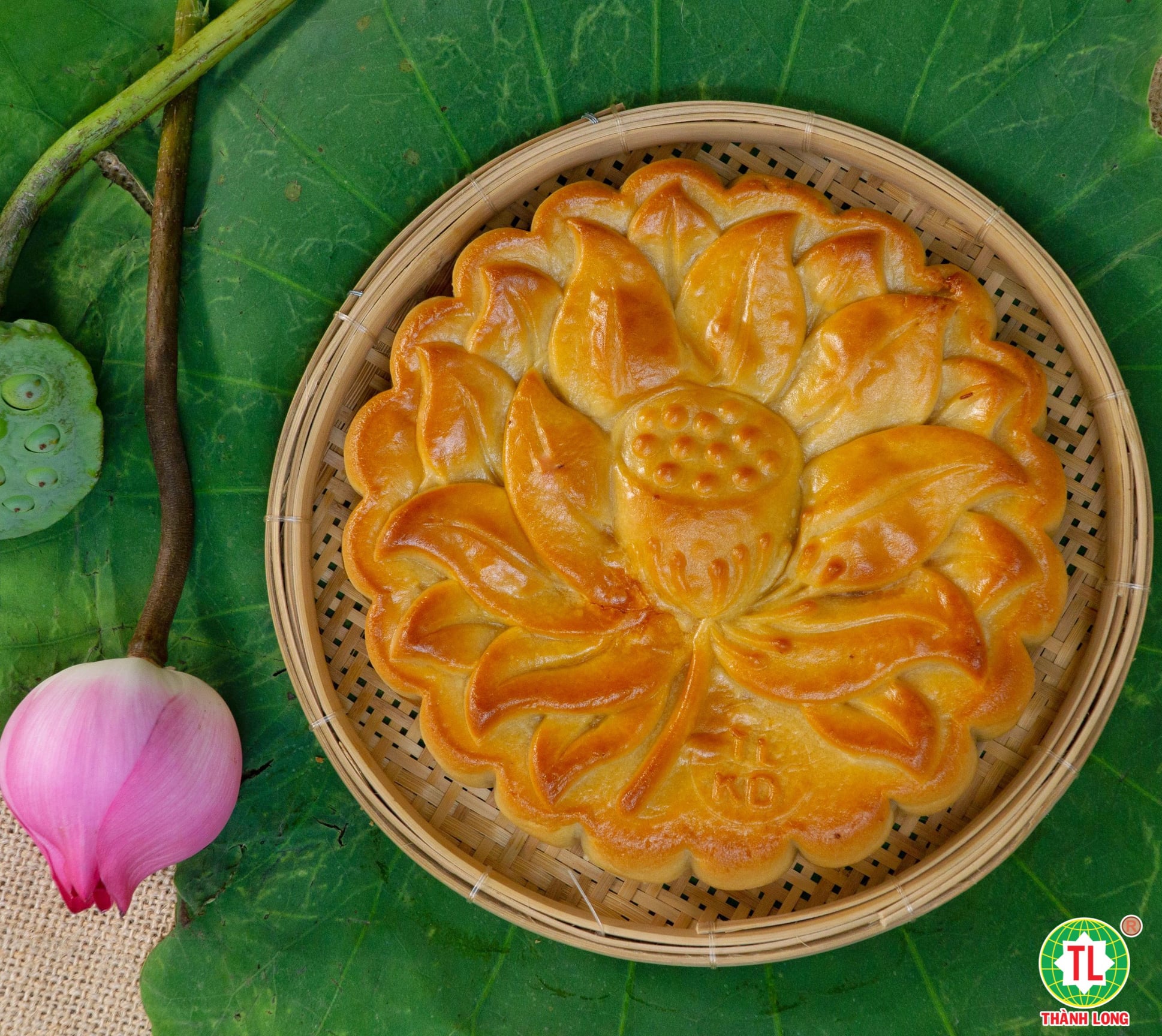 BÁNH TRUNG THU MẶT TRĂNG 0022: HẠT SEN MACCA - KHOAI MÔN HẠNH NHÂN 6 TRỨNG 600G - Thành Long - VIỆT NAM