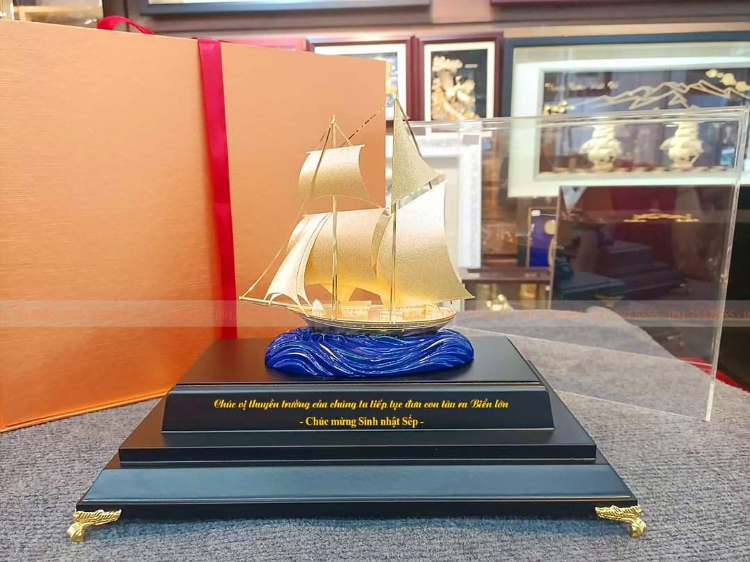 Mô hình thuyền dát vàng 24k MT Gold Art M02(29x17x34 cm)- Hàng chính hãng, quà tặng dành cho sếp, khách hàng, đối tác