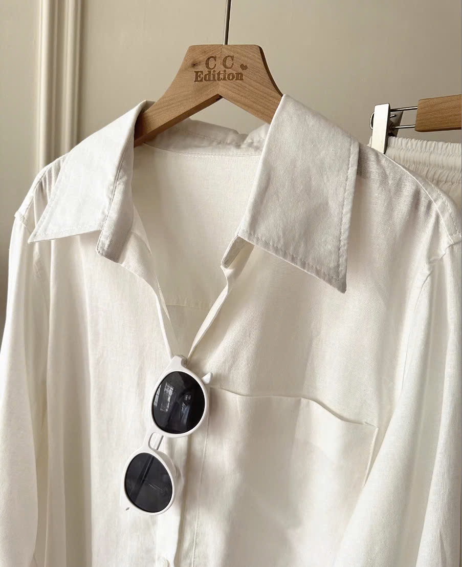 Set bộ đùi chất linen gồm áo sơ mi túi ngực và 1 quần short dây rút lưng cao màu trắng BV05