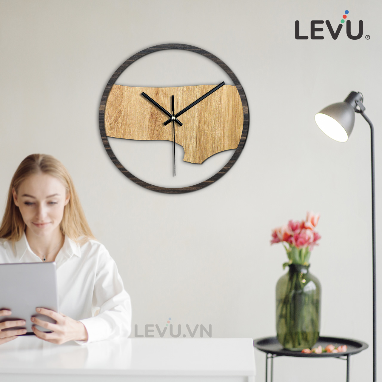 Đồng Hồ Treo Tường giá rẻ LEVU DH18 mặt Gỗ sang trọng