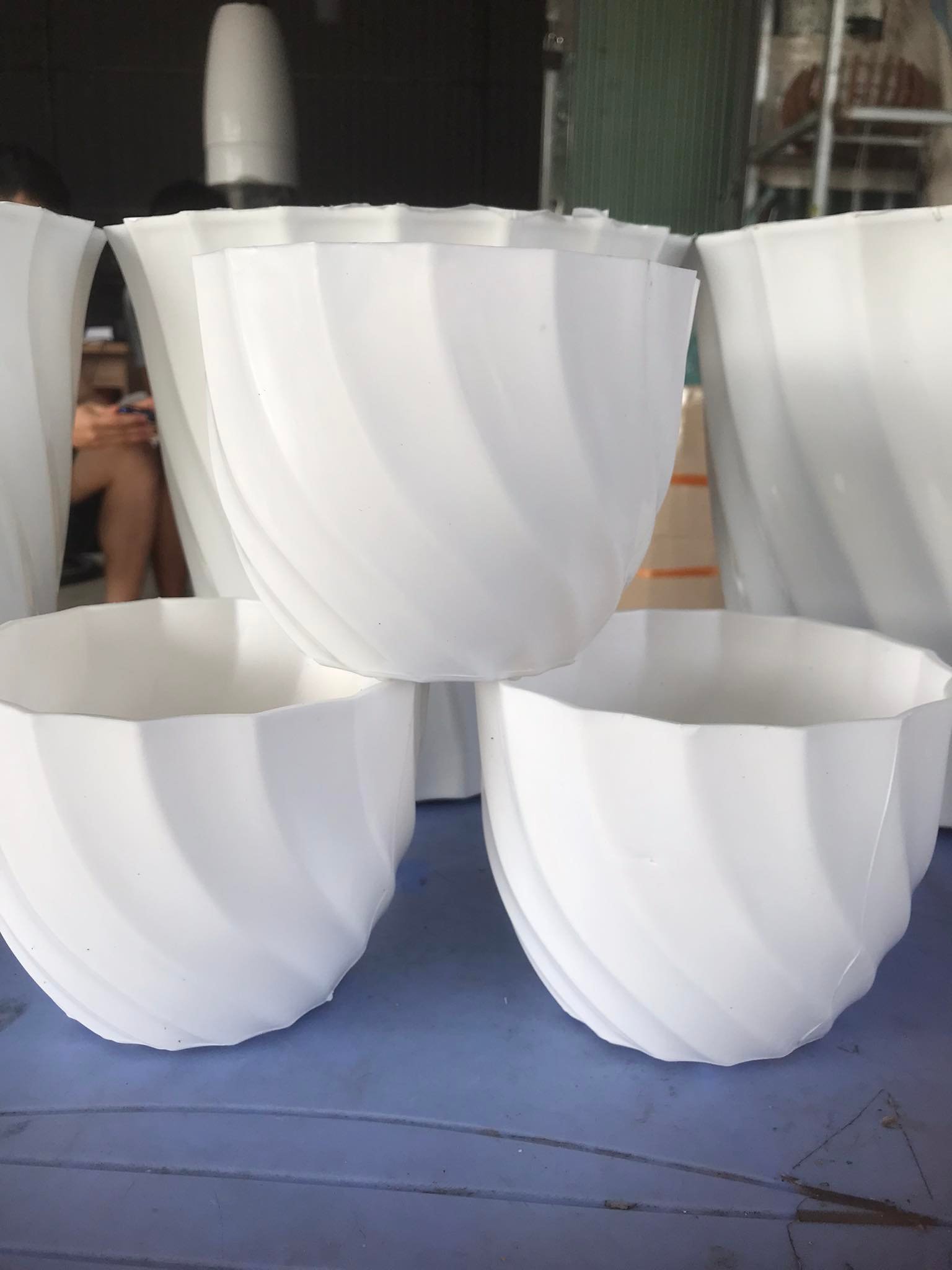 Chậu Trồng Hoa Hình ốc Xoắn mimi Màu Trắng KT 14x11x 9cm