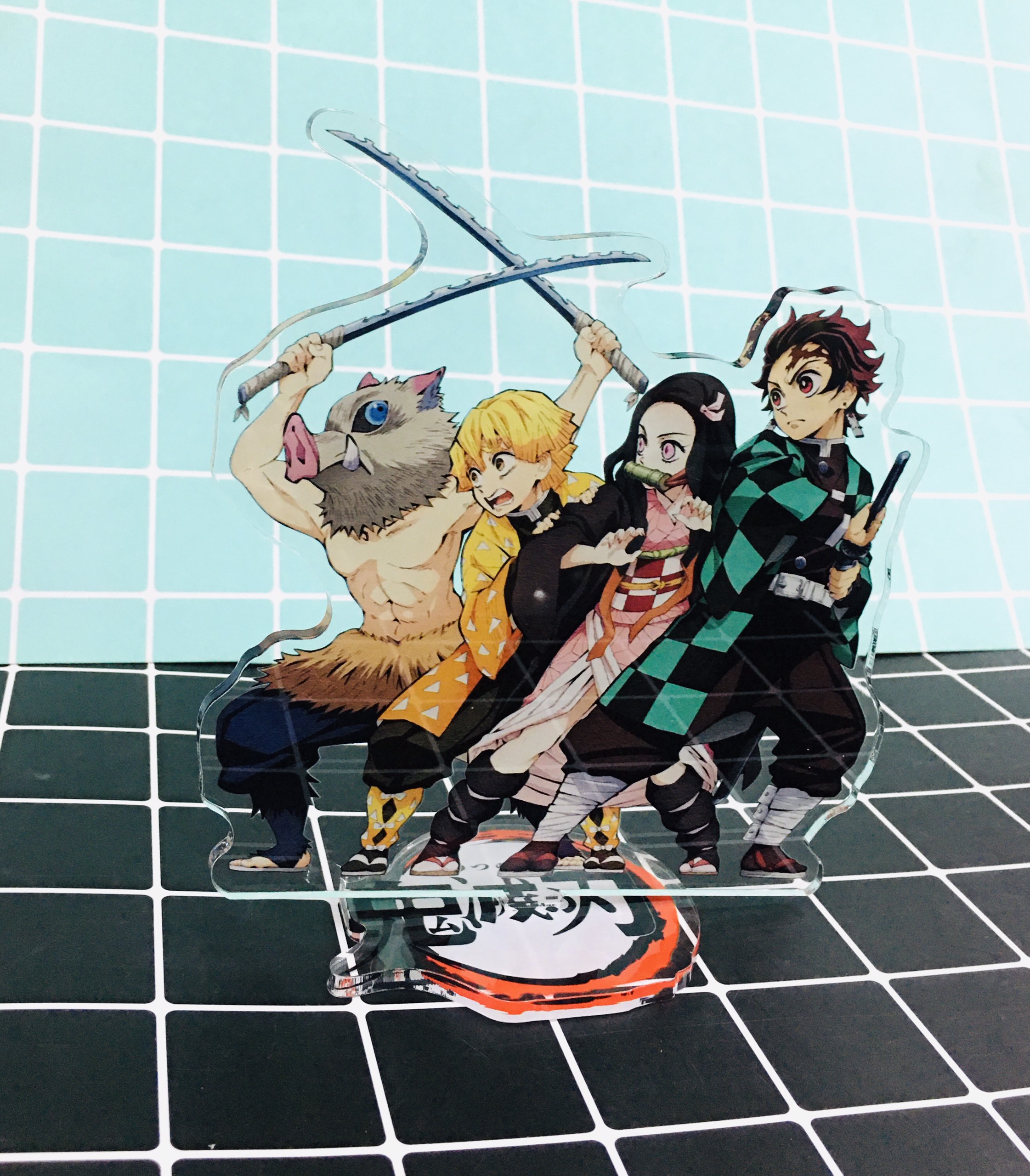 Standee tượng mica trong Kimetsu no Yaiba