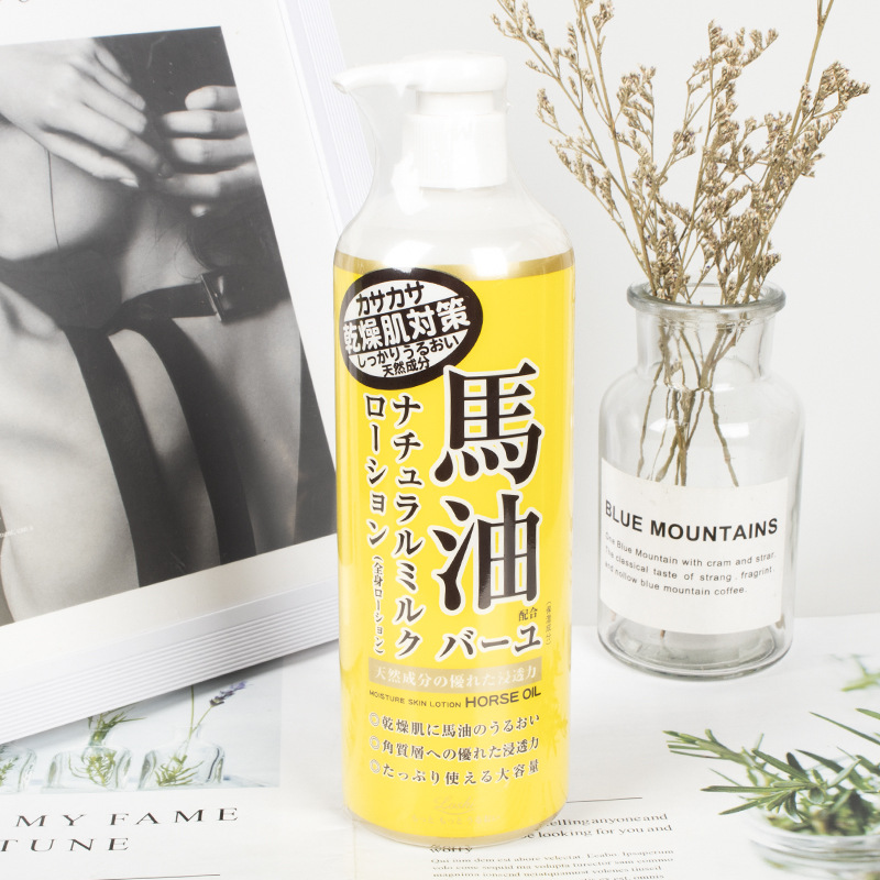 Sữa dưỡng thể cấp ẩm toàn thân dầu Ngựa Loshi Moisture Skin Lotion Horse Oil Nhật Bản 485ml